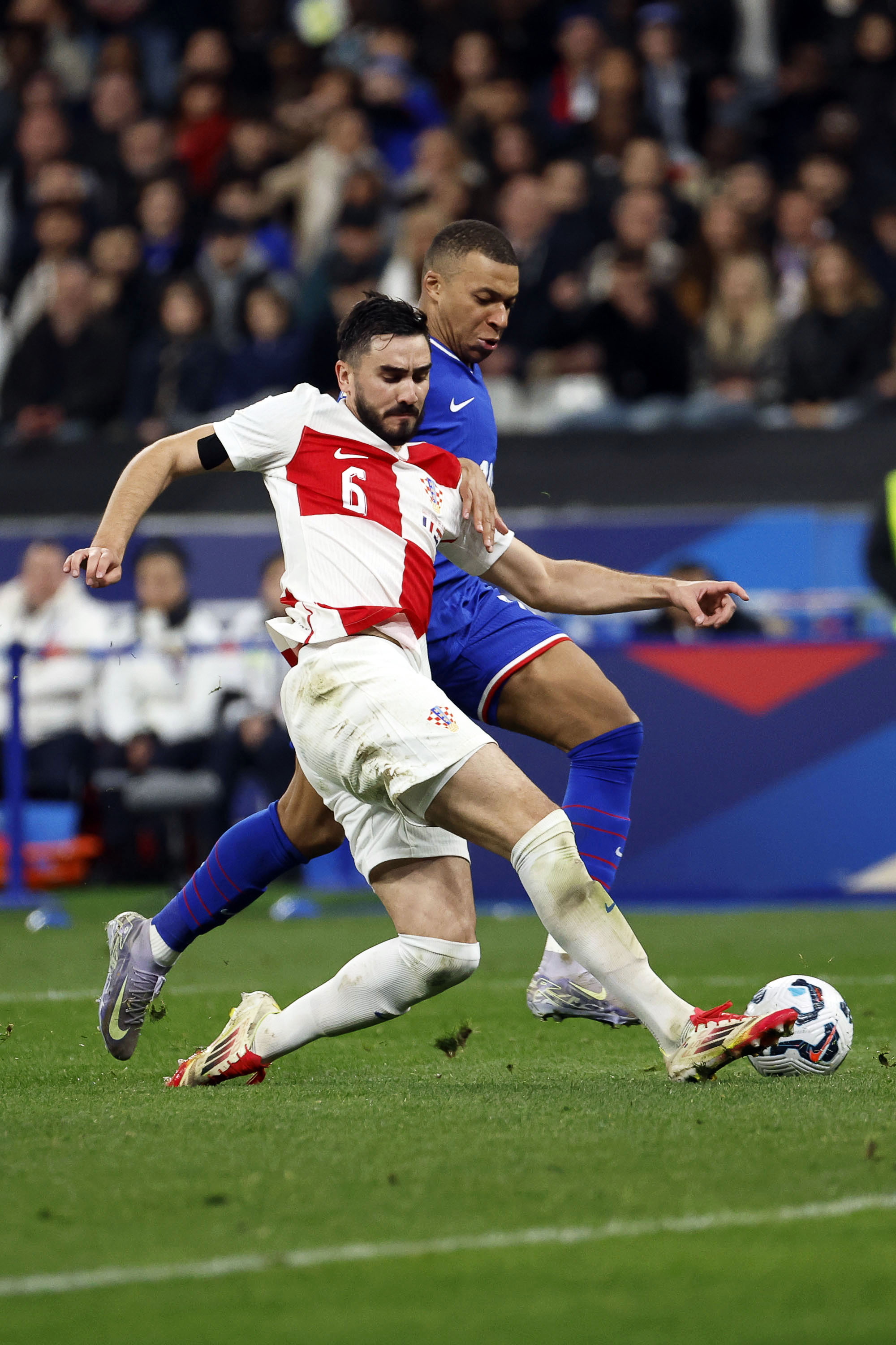 欧国联比赛即将迎来新赛季队员备战紧张的简单介绍