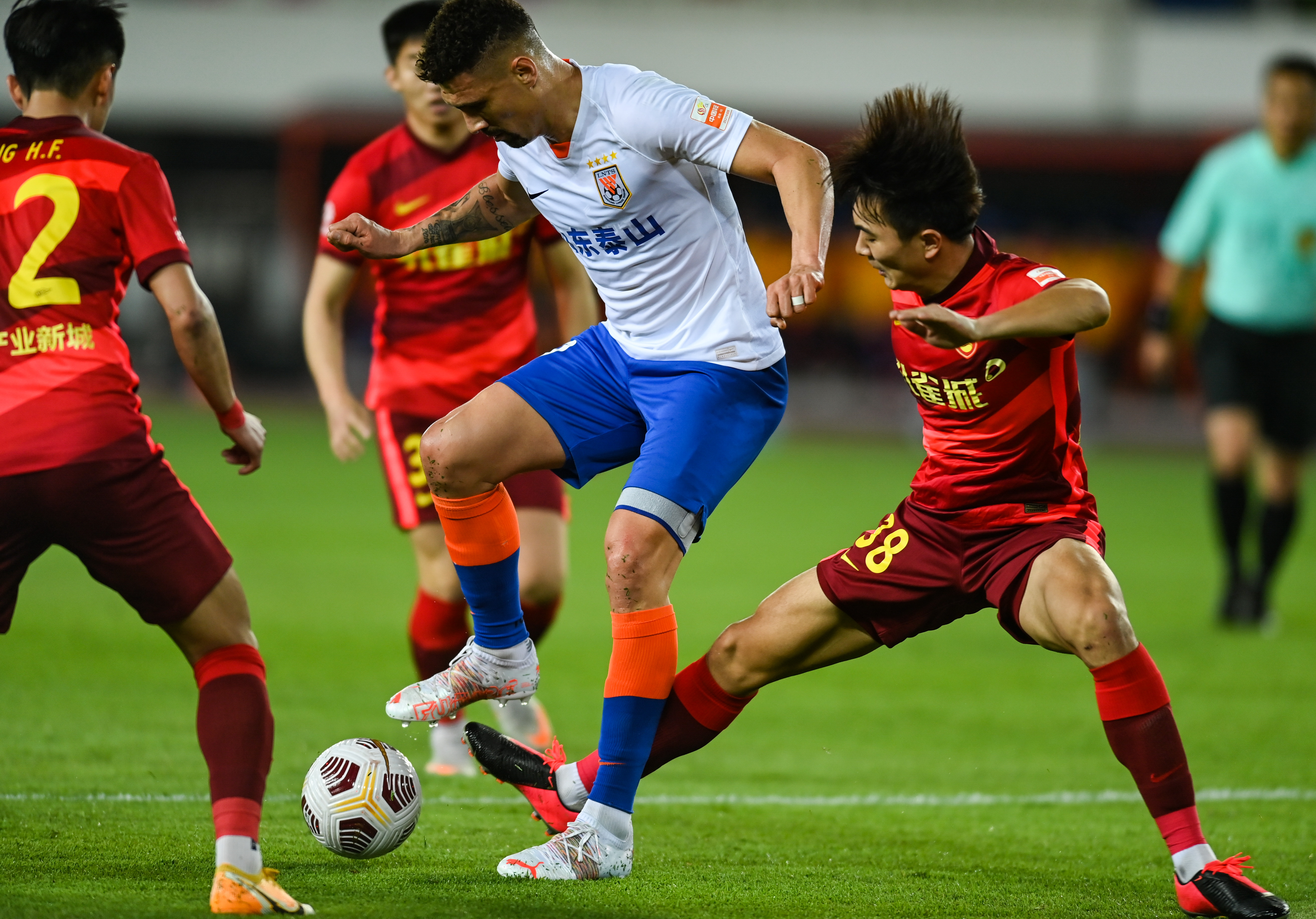 包含俄罗斯国家队轻松击败反对，领跑小组的词条