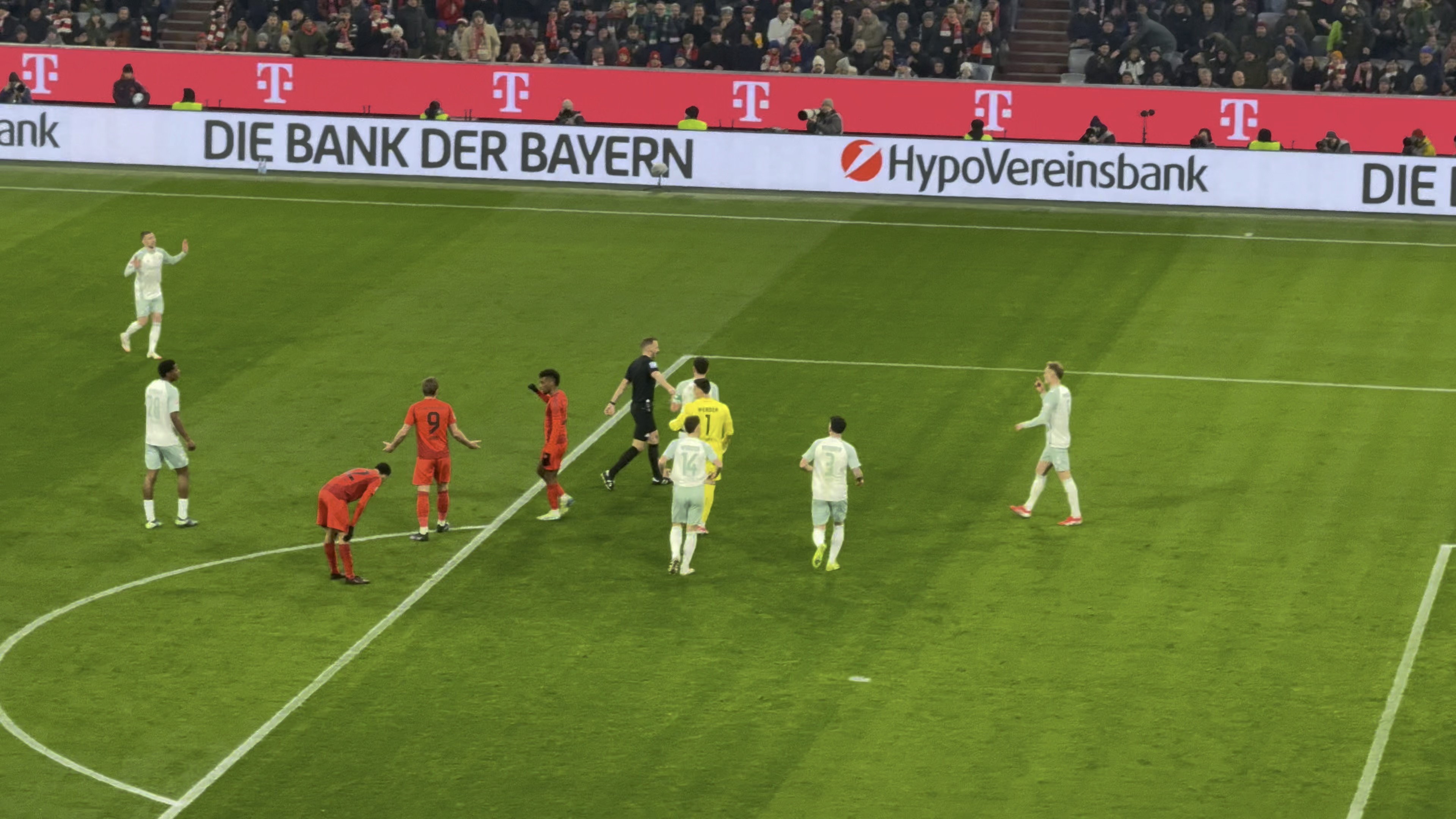 关于那不勒斯头球破门+点球绝杀，拜仁遭遇联赛三连败的信息